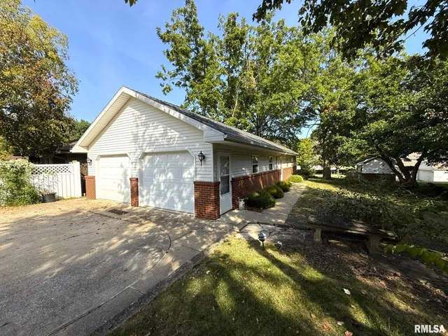 $385,000 | 745 North Academy Street, Galesburg, IL 61401