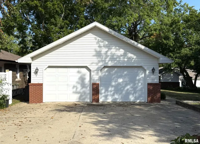 $385,000 | 745 North Academy Street, Galesburg, IL 61401