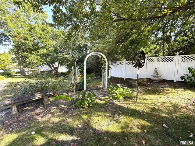 $385,000 | 745 North Academy Street, Galesburg, IL 61401