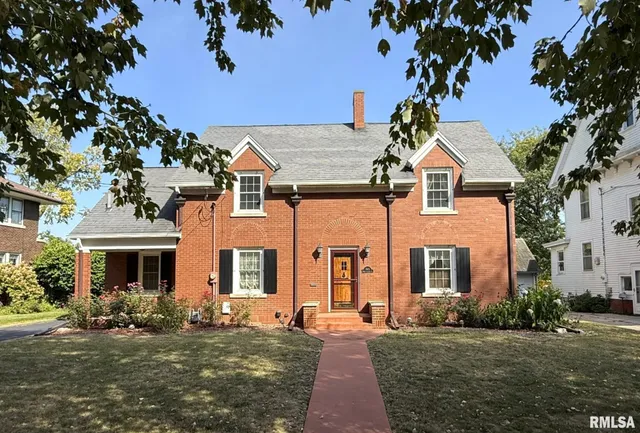 $385,000 | 745 North Academy Street, Galesburg, IL 61401