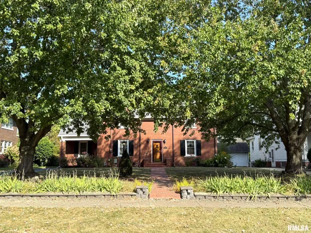 $385,000 | 745 North Academy Street, Galesburg, IL 61401