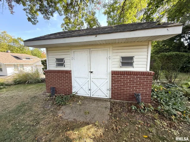 $385,000 | 745 North Academy Street, Galesburg, IL 61401