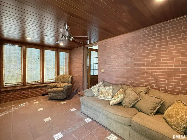 $385,000 | 745 North Academy Street, Galesburg, IL 61401