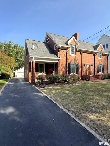 $385,000 | 745 North Academy Street, Galesburg, IL 61401