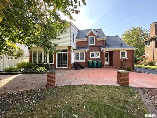 $385,000 | 745 North Academy Street, Galesburg, IL 61401