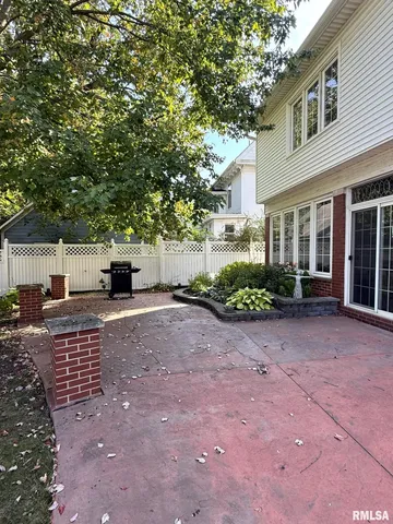 $385,000 | 745 North Academy Street, Galesburg, IL 61401