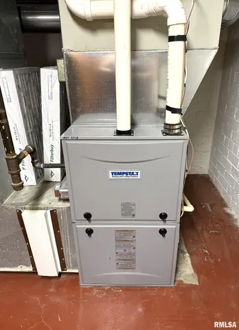 $385,000 | 745 North Academy Street, Galesburg, IL 61401