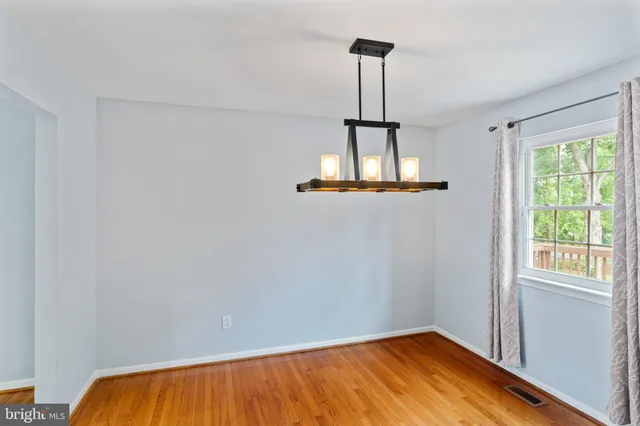 a view of empty room with window