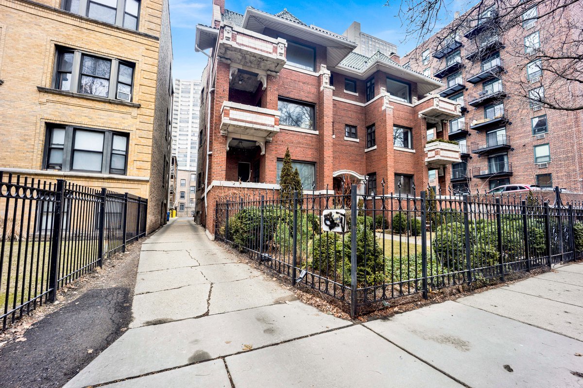 714 West Sheridan Road, Unit 1E Chicago, IL 60613 - Photo 2 of 31 Gallery Image 2