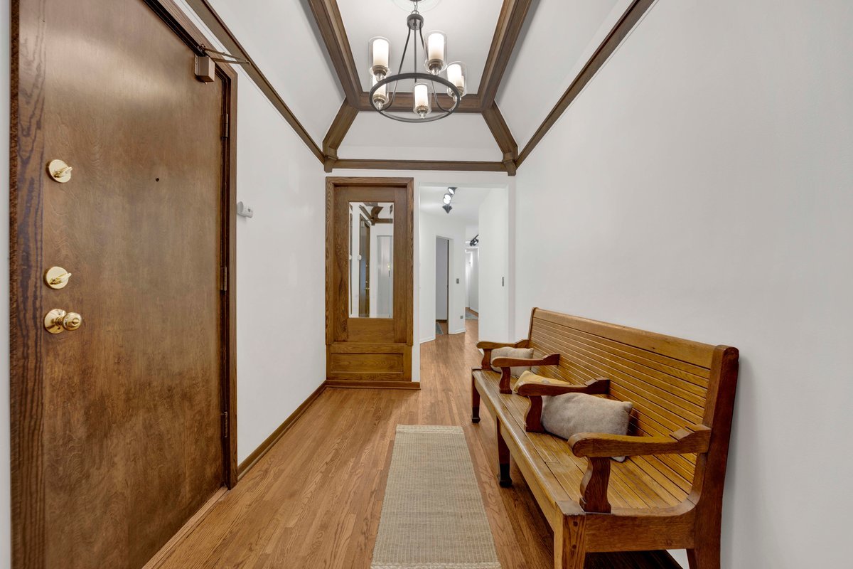 714 West Sheridan Road, Unit 1E Chicago, IL 60613 - Photo 3 of 31 Gallery Image 3