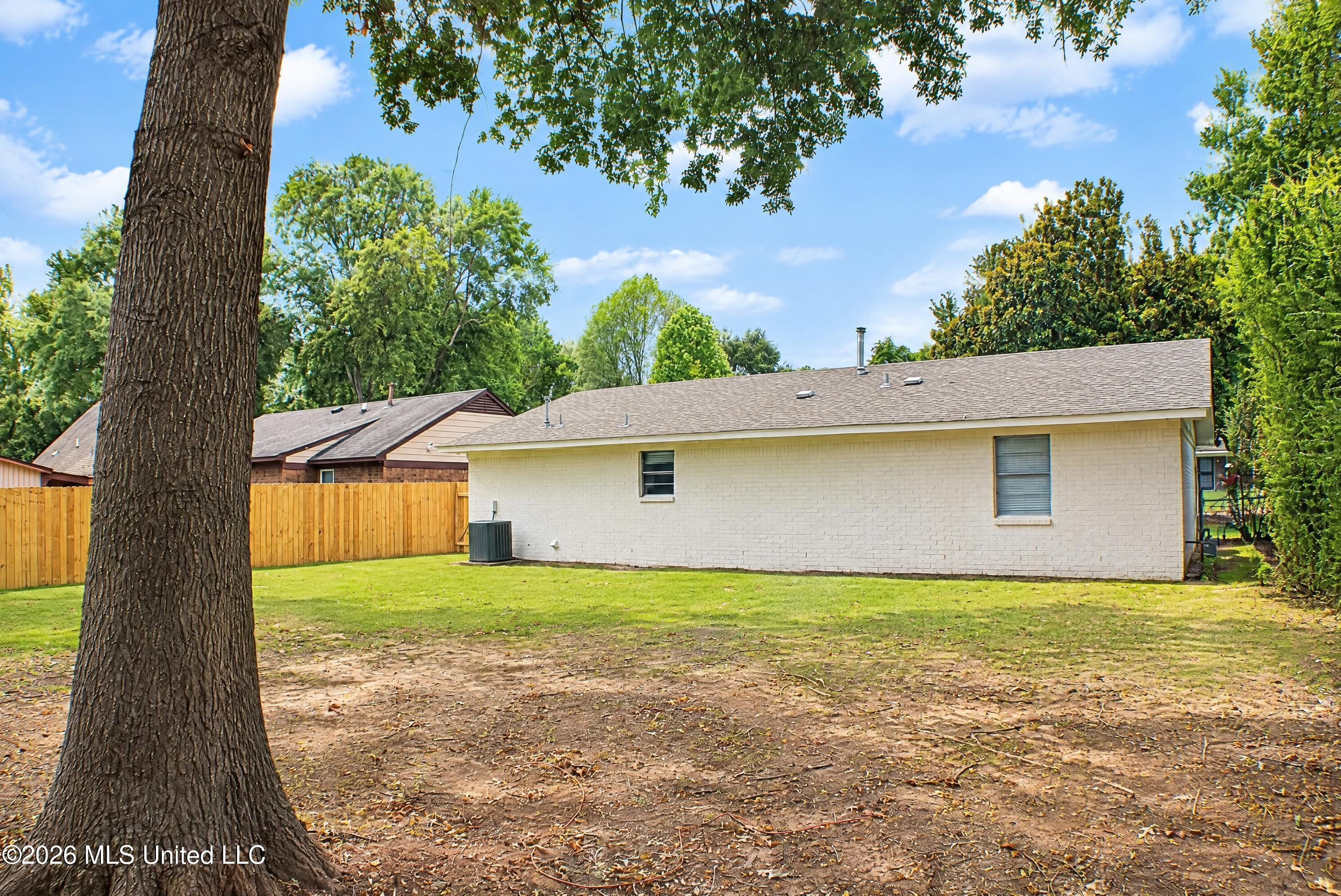 6460 Yorkshire Road Horn Lake, MS 38637 - Photo 17 of 18 02-exterior-back-lighting-blue-sky-refra
