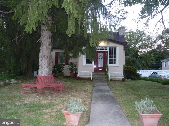230 President Avenue Rutledge, PA 19070 - Photo 2 of 25 Front Yard