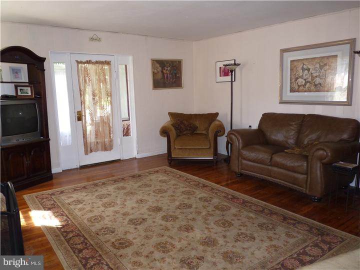 230 President Avenue Rutledge, PA 19070 - Photo 23 of 25 Living Room