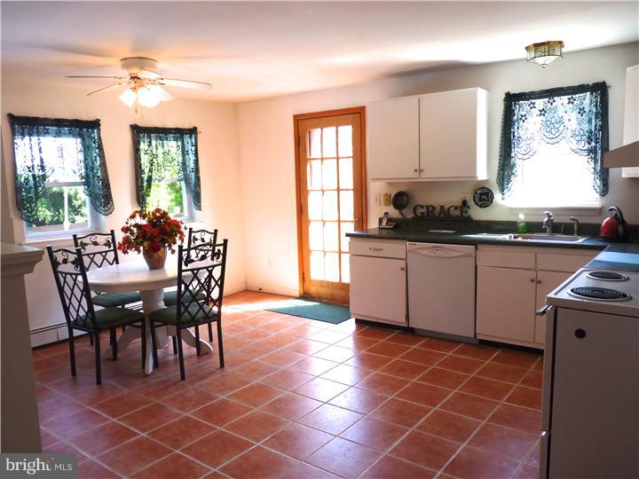 230 President Avenue Rutledge, PA 19070 - Photo 6 of 25 Kitchen