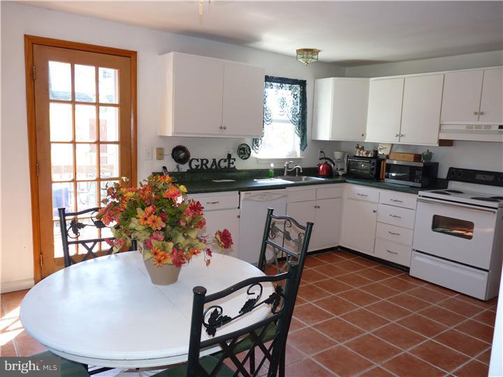 230 President Avenue Rutledge, PA 19070 - Photo 7 of 25 Kitchen