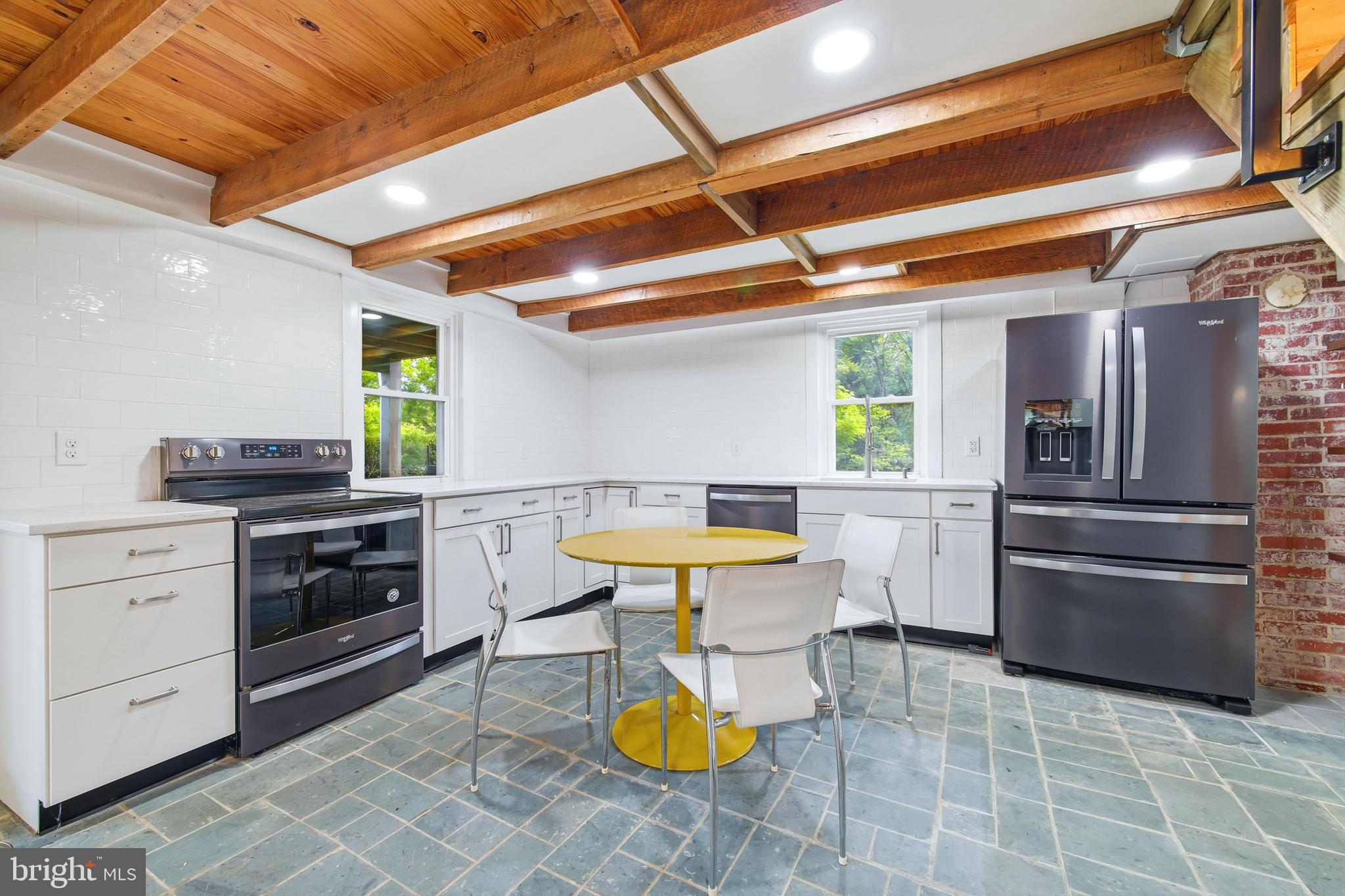 527 Panhandle Road Bentonville, VA 22610 - Photo 21 of 51 Kitchen