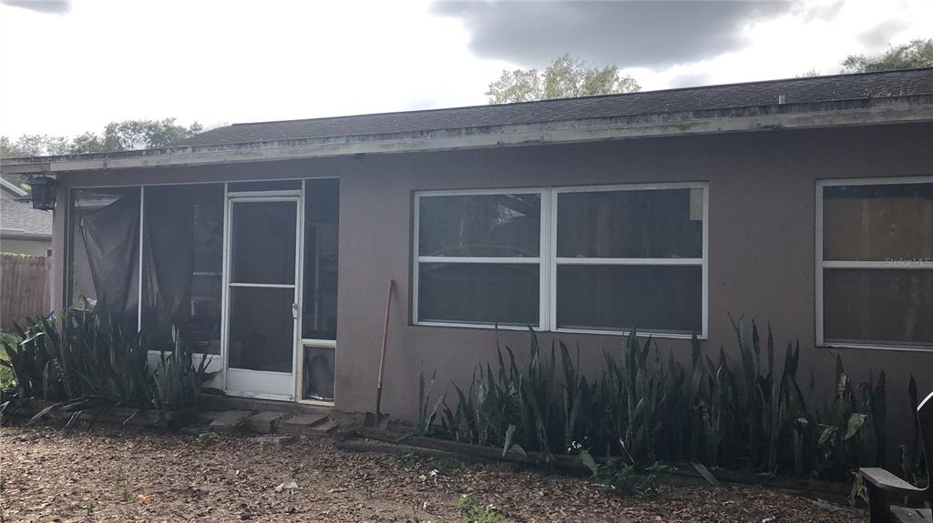 1727 Tallowtree Circle Valrico, FL 33594 - Photo 2 of 5 a black house with a outdoor space