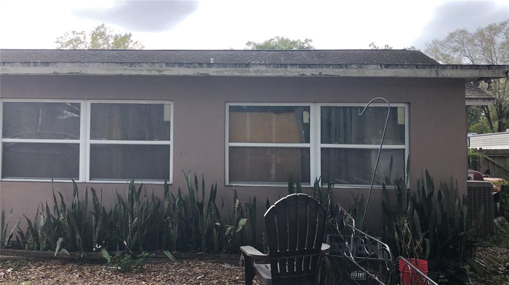 1727 Tallowtree Circle Valrico, FL 33594 - Photo 3 of 5 a backyard of a house