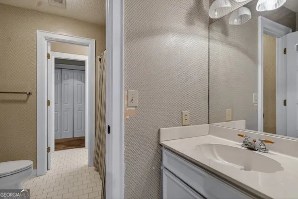 $899,900 | 2010 Foxcroft Drive, LaGrange, GA 30240