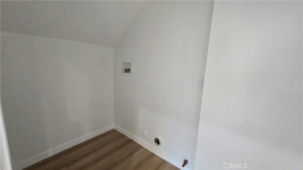 1040 Beacon Avenue, Unit 1040 Los Angeles, CA 90015 - Photo 7 of 8 a small space with wooden floor