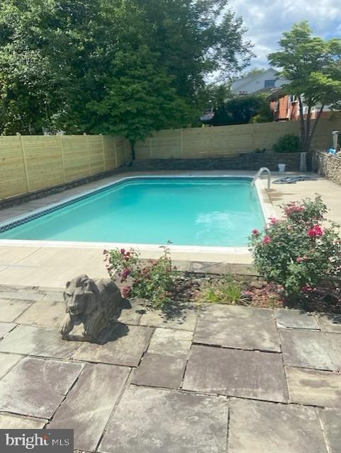 5800 Plainview Road Bethesda, MD 20817 - Photo 25 of 30 a view of a outdoor space