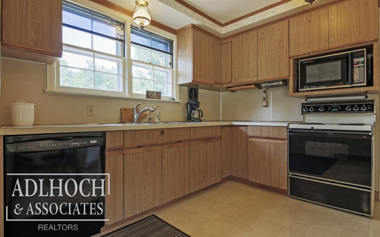 1047 Devonshire Road Grosse Pointe Park, MI 48230 - Photo 19 of 33