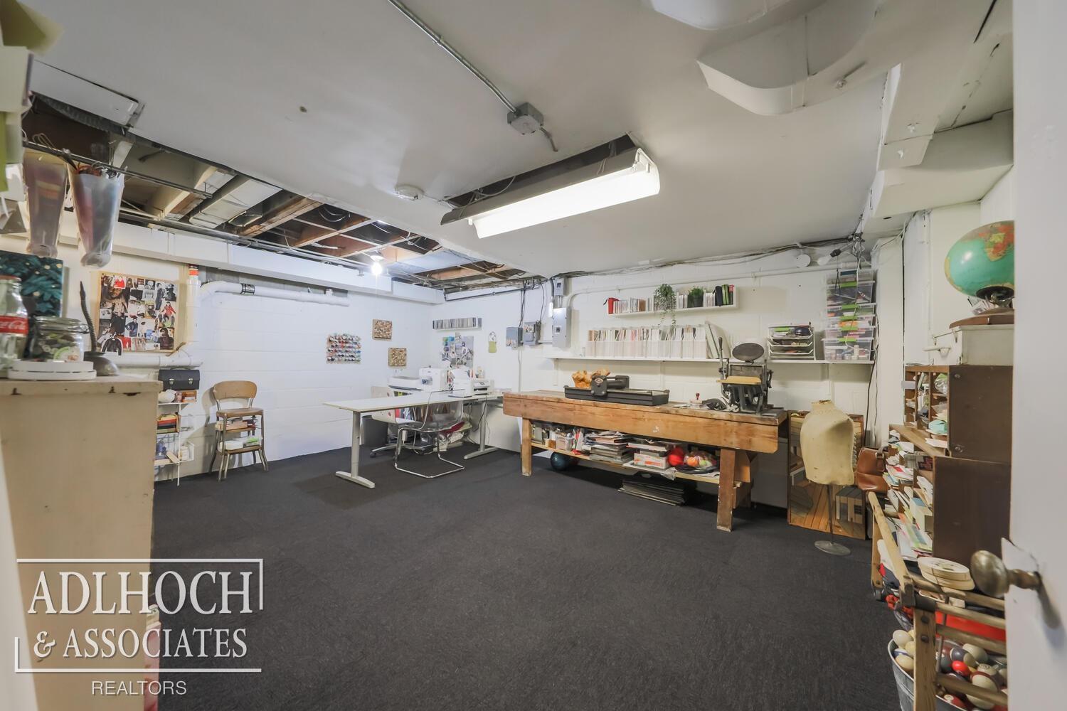 681 Roslyn Road Grosse Pointe Woods, MI 48236 - Photo 27 of 32