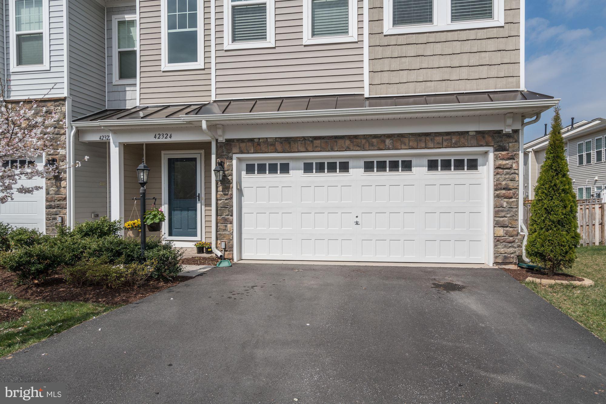 42324 Benfold Square Ashburn, VA 20148 - Photo 2 of 30 Exterior (Front)
