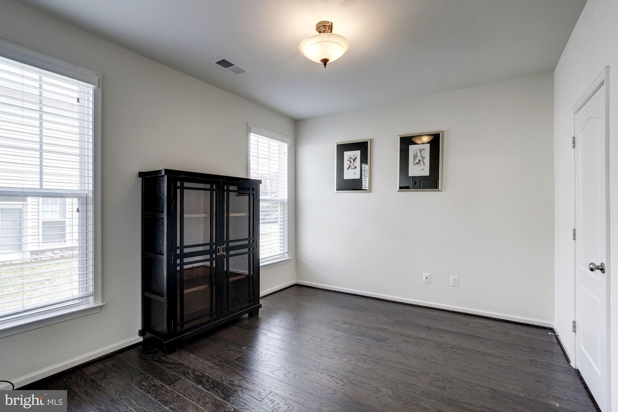 42324 Benfold Square Ashburn, VA 20148 - Photo 13 of 30 Main Level Bedroom