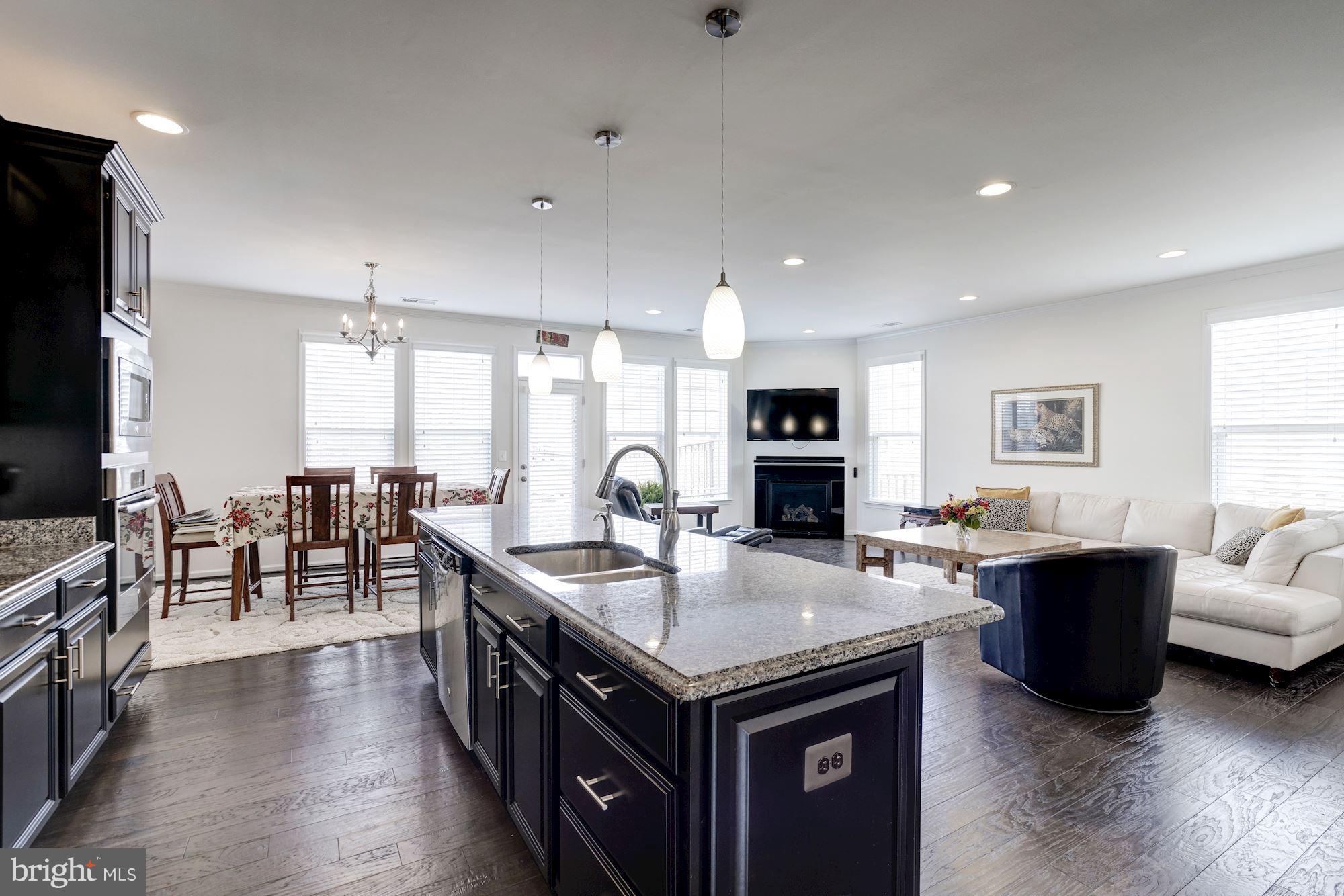 42324 Benfold Square Ashburn, VA 20148 - Photo 3 of 30 Kitchen