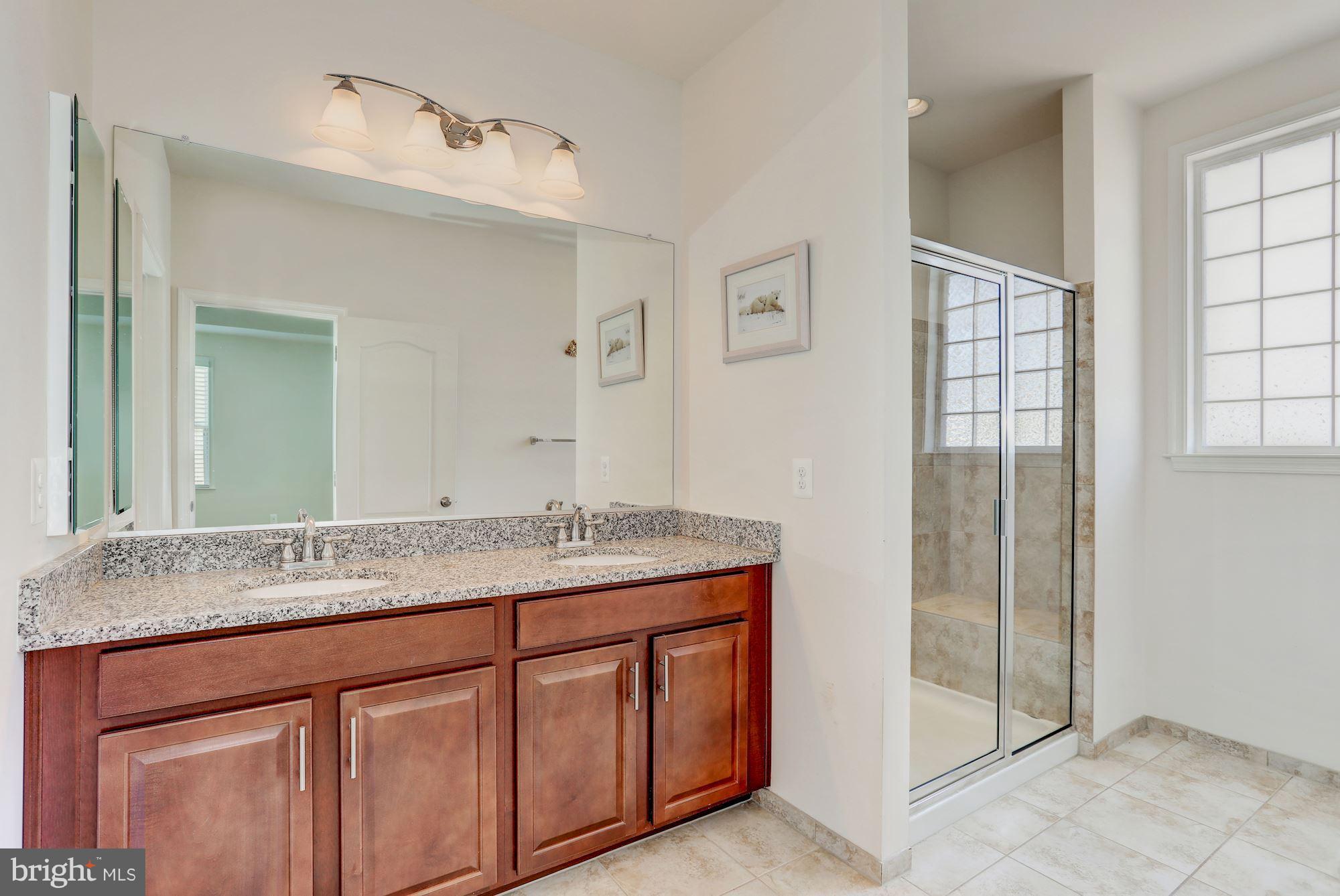 42324 Benfold Square Ashburn, VA 20148 - Photo 22 of 30 Bath (Master)