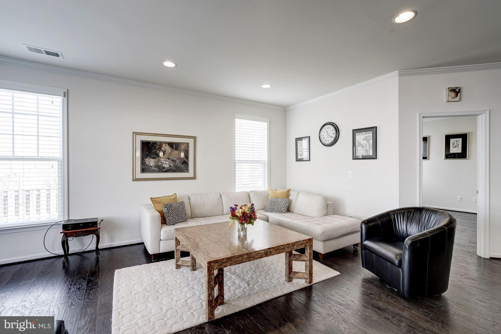 42324 Benfold Square Ashburn, VA 20148 - Photo 5 of 30 Family Room