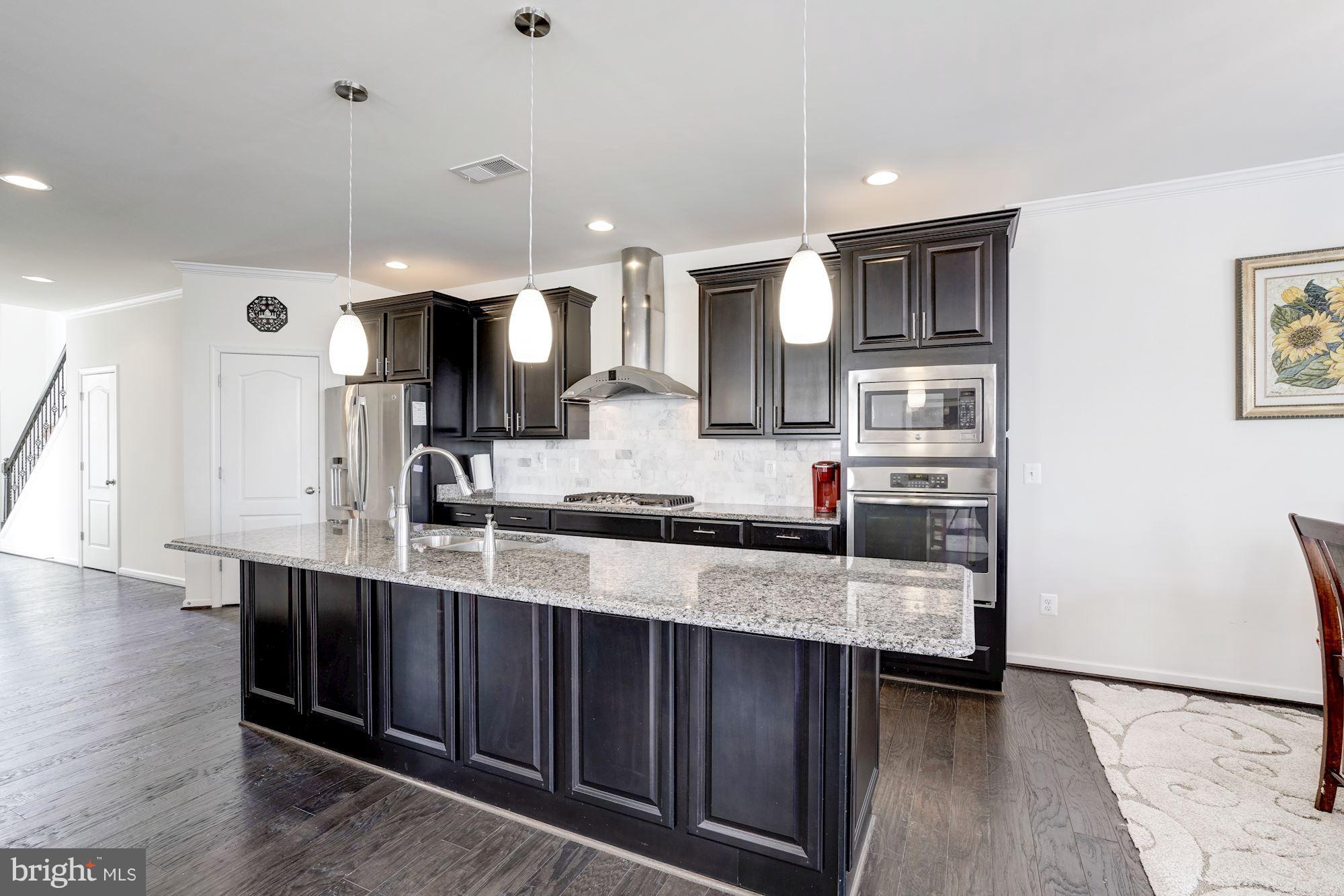 42324 Benfold Square Ashburn, VA 20148 - Photo 7 of 30 Kitchen