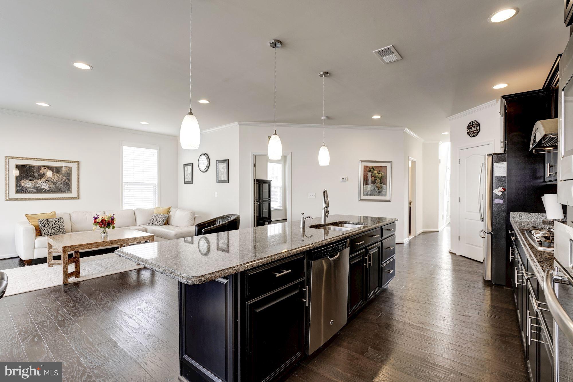 42324 Benfold Square Ashburn, VA 20148 - Photo 8 of 30 Kitchen