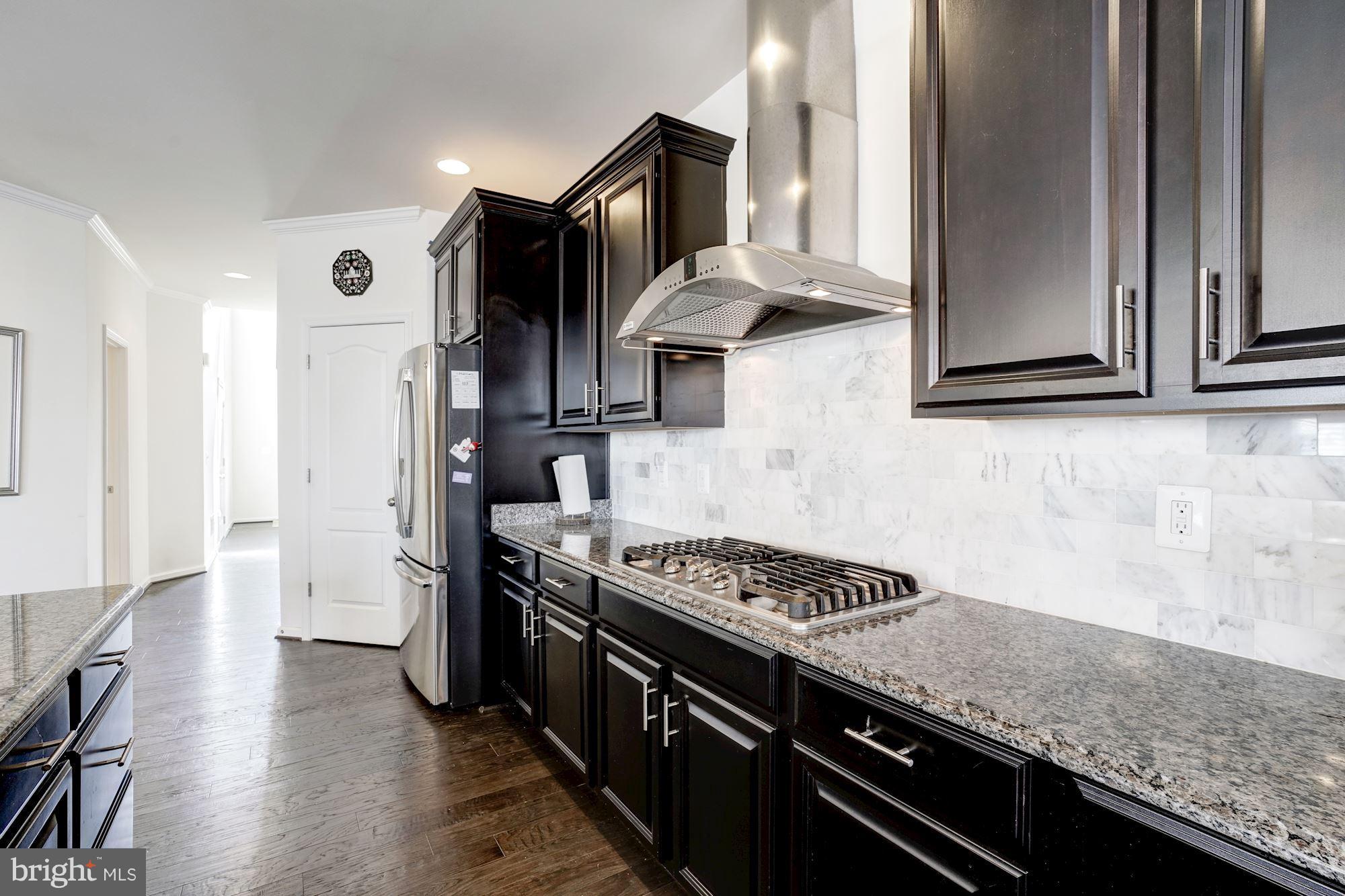 42324 Benfold Square Ashburn, VA 20148 - Photo 9 of 30 Kitchen