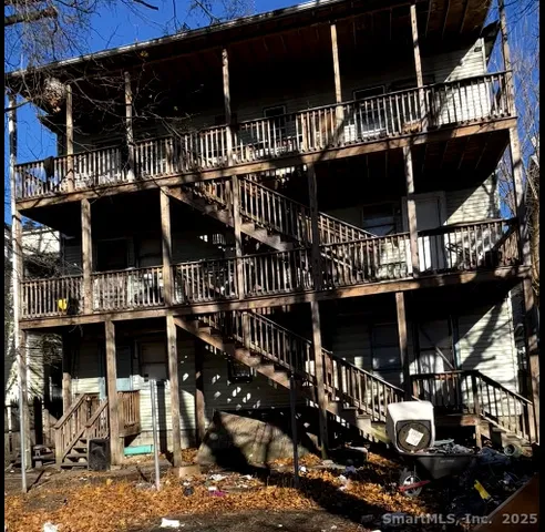 a view of entryway front of house