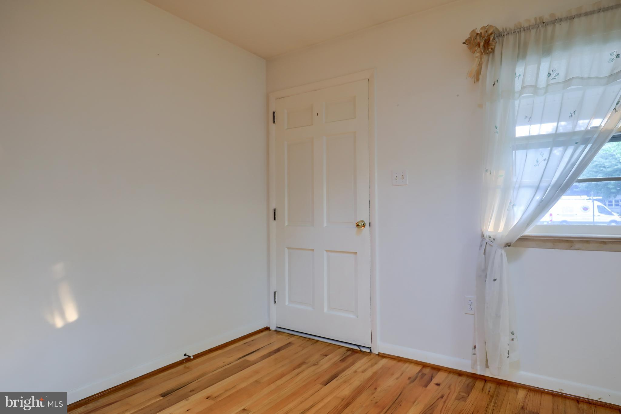 525 Spring Avenue Lititz, PA 17543 - Photo 3 of 29