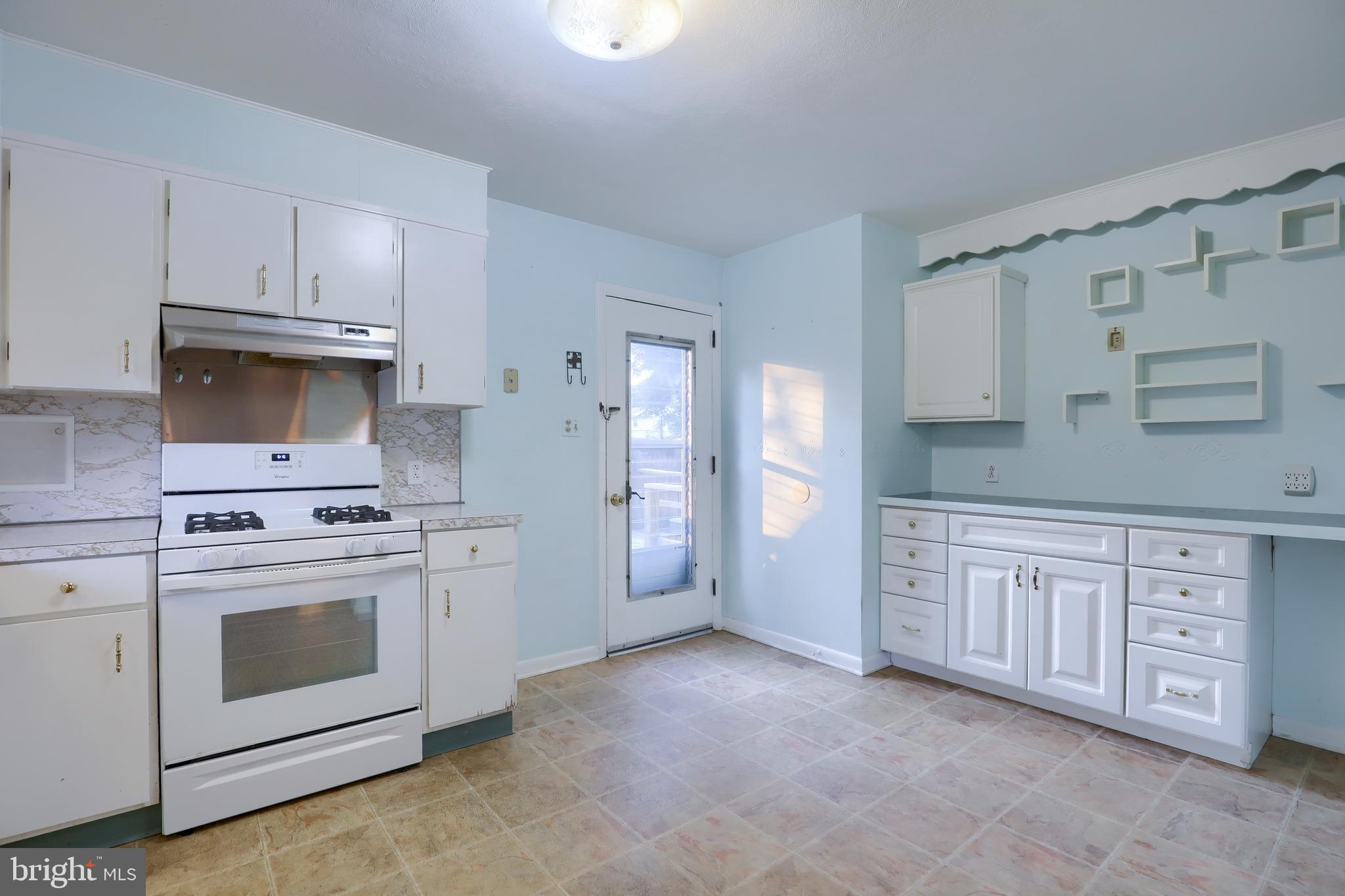 525 Spring Avenue Lititz, PA 17543 - Photo 8 of 29