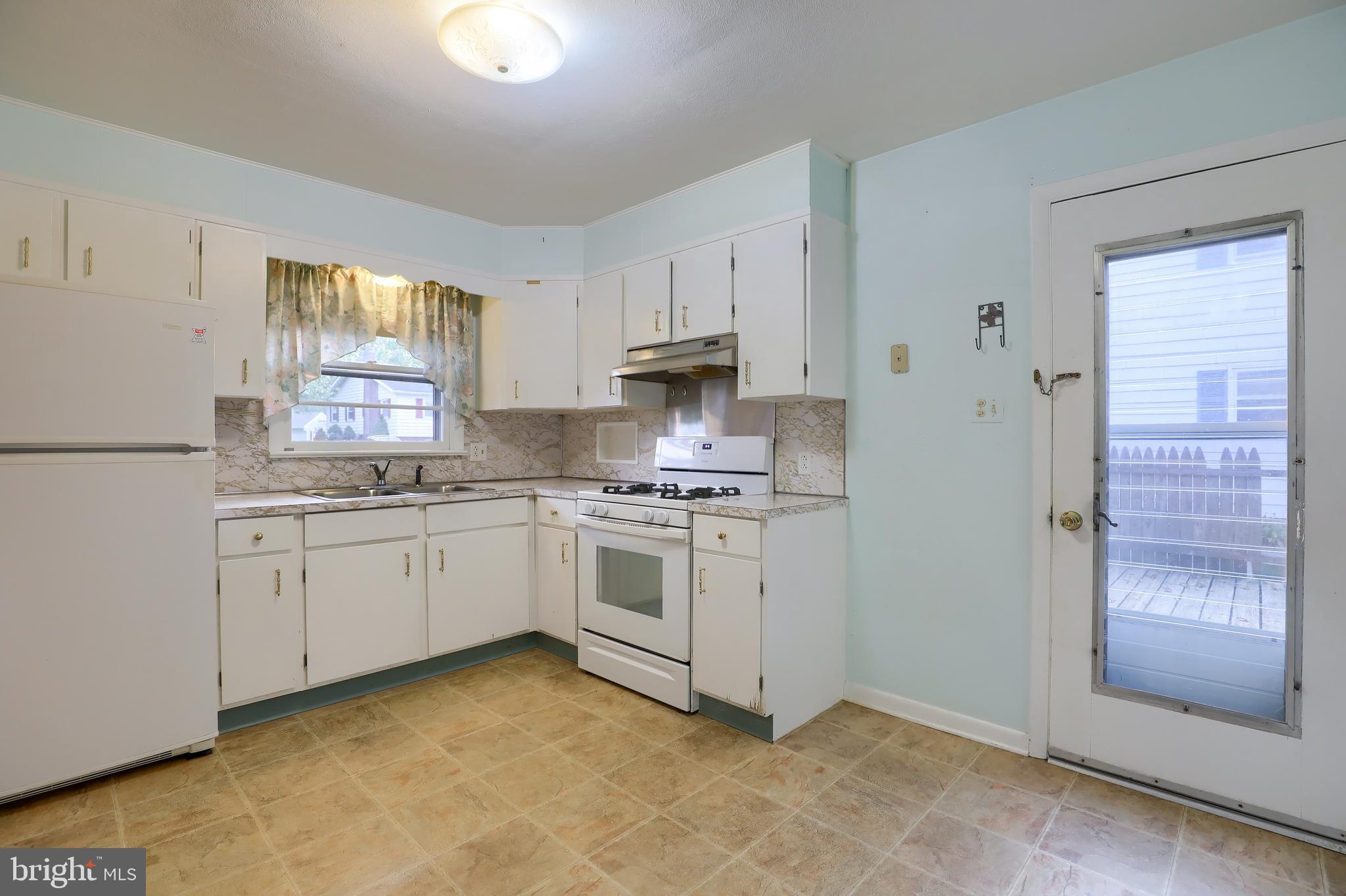 525 Spring Avenue Lititz, PA 17543 - Photo 9 of 29