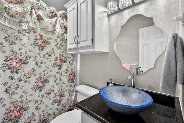 $1,375,000 | 8355 Vlg Gln Lane, Scurry, TX 75158