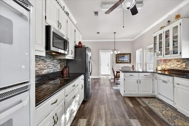 $1,375,000 | 8355 Vlg Gln Lane, Scurry, TX 75158