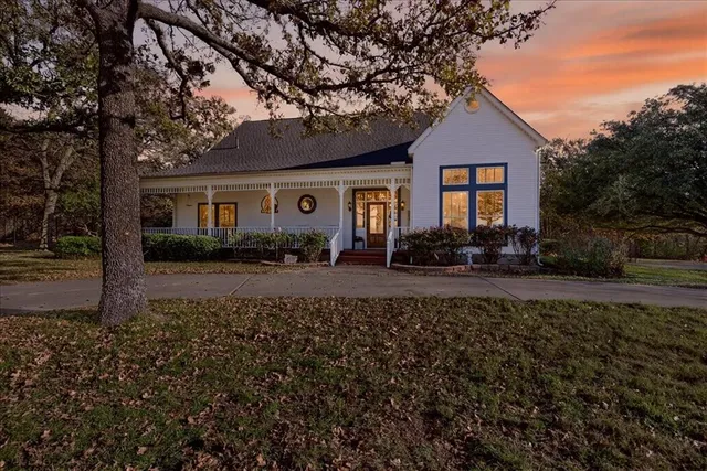 $1,375,000 | 8355 Vlg Gln Lane, Scurry, TX 75158