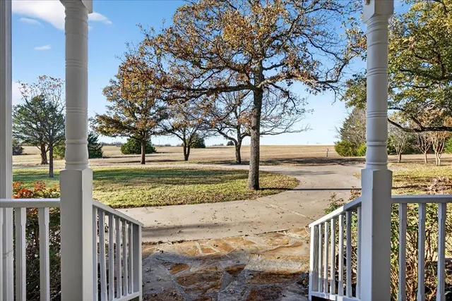 $1,375,000 | 8355 Vlg Gln Lane, Scurry, TX 75158