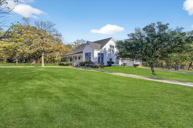 $1,375,000 | 8355 Vlg Gln Lane, Scurry, TX 75158