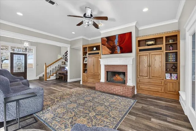 $1,375,000 | 8355 Vlg Gln Lane, Scurry, TX 75158