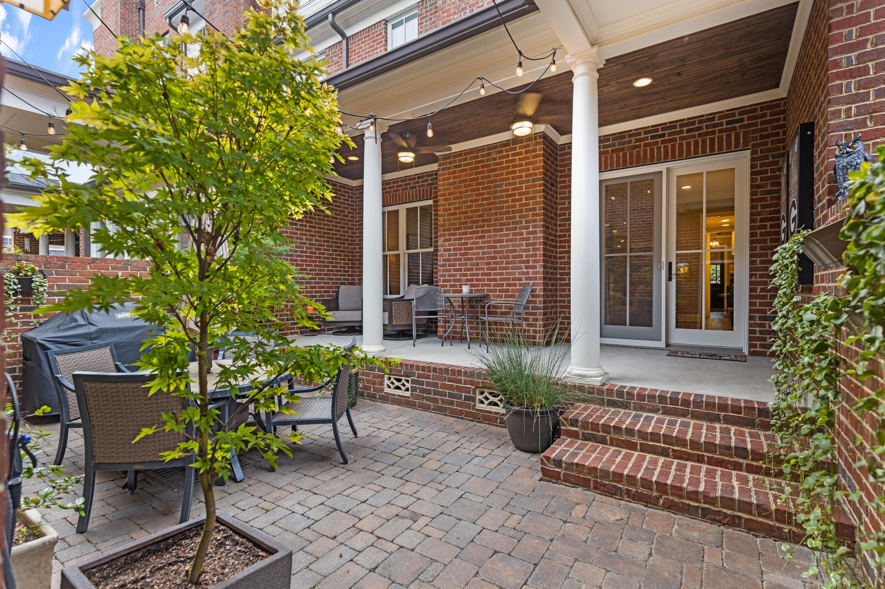 242 Cherry Street Chattanooga, TN 37403 - Photo 33 of 110 Cobblestoned Courtyard
