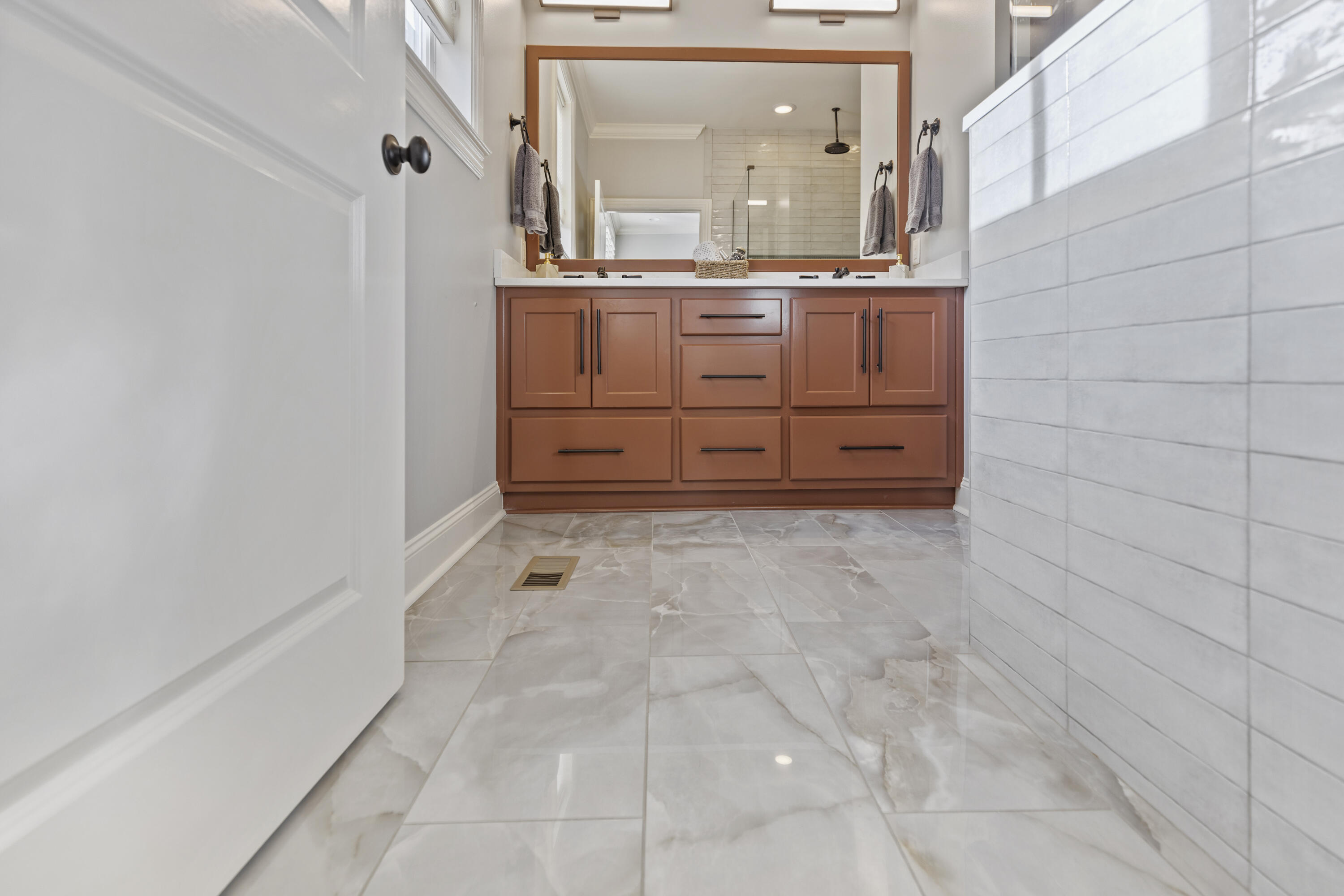 242 Cherry Street Chattanooga, TN 37403 - Photo 41 of 110 Breathtaking Marble Floors!