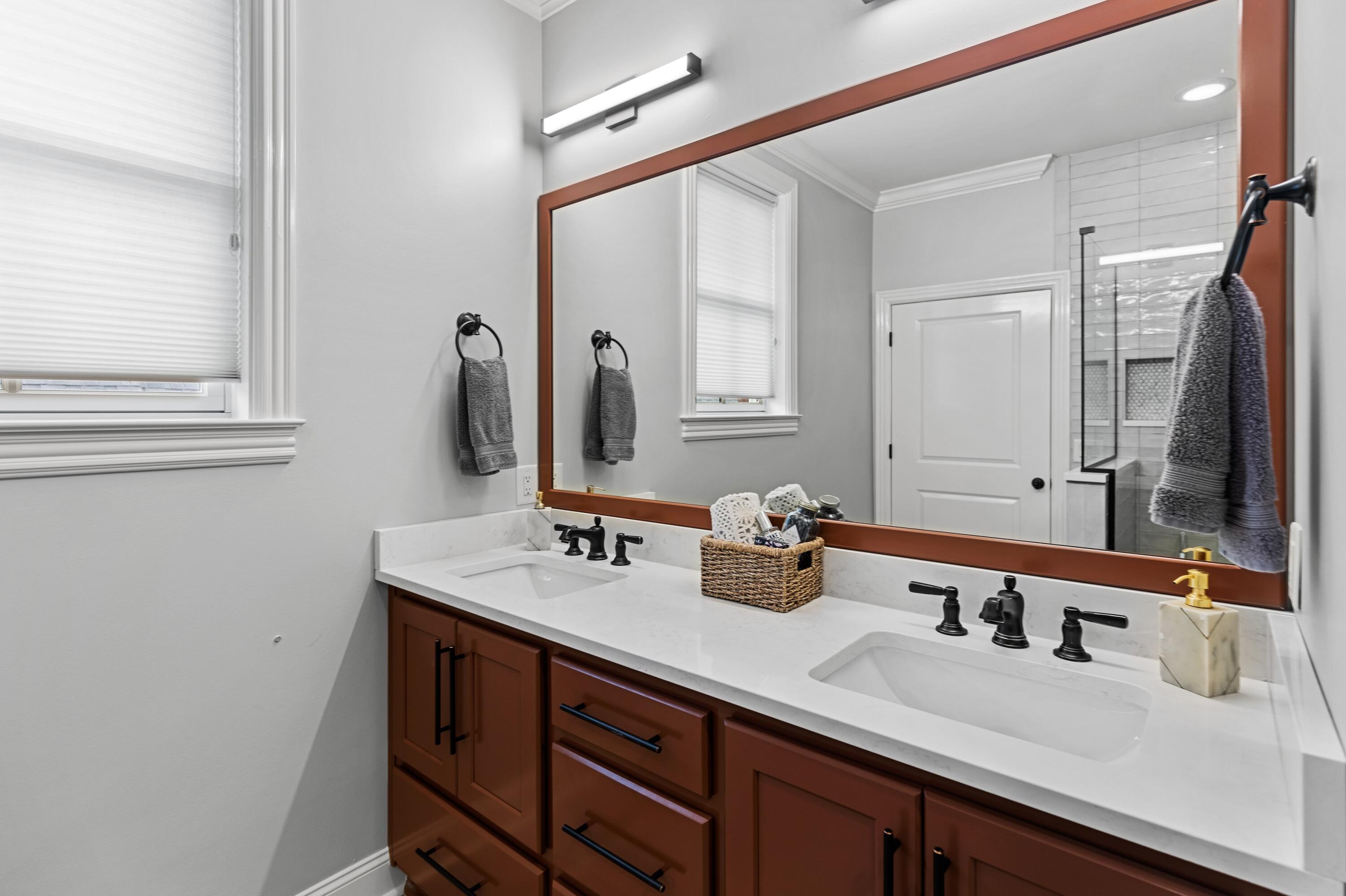242 Cherry Street Chattanooga, TN 37403 - Photo 43 of 110 Dual Vanities w/ Quartz Counters