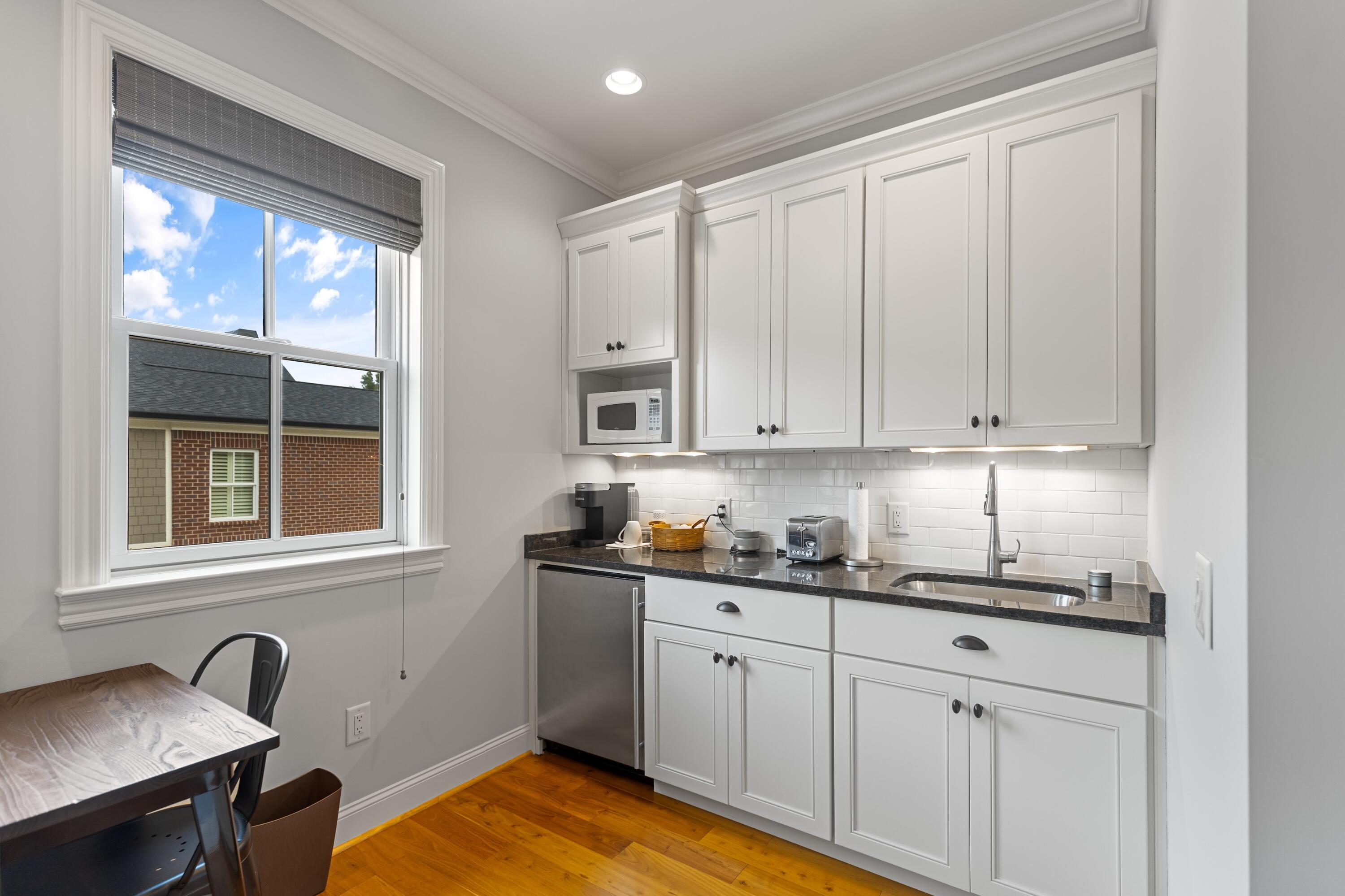 242 Cherry Street Chattanooga, TN 37403 - Photo 61 of 110 Apartment kitchenette