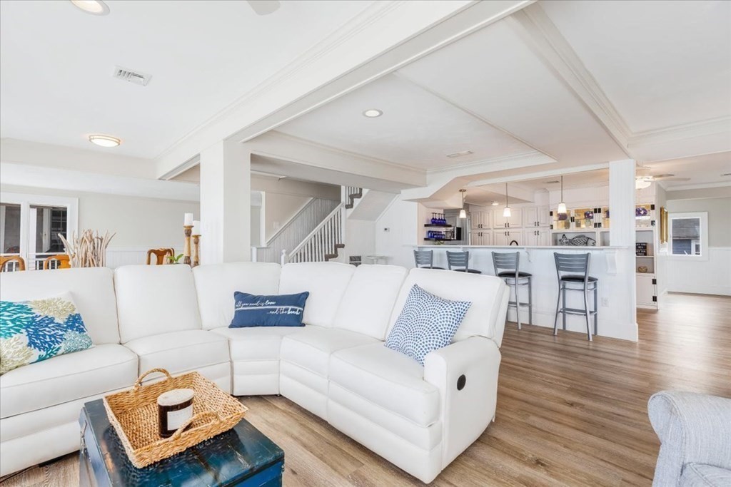 8 Oceanside Drive Scituate, MA 02066 - Photo 9 of 41